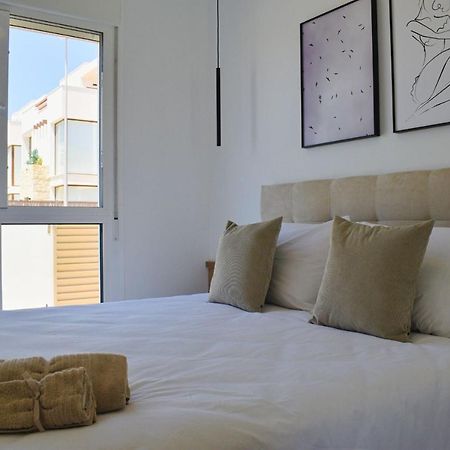 New Build Apartment On Beautiful Modern Complex 로잘레스 외부 사진